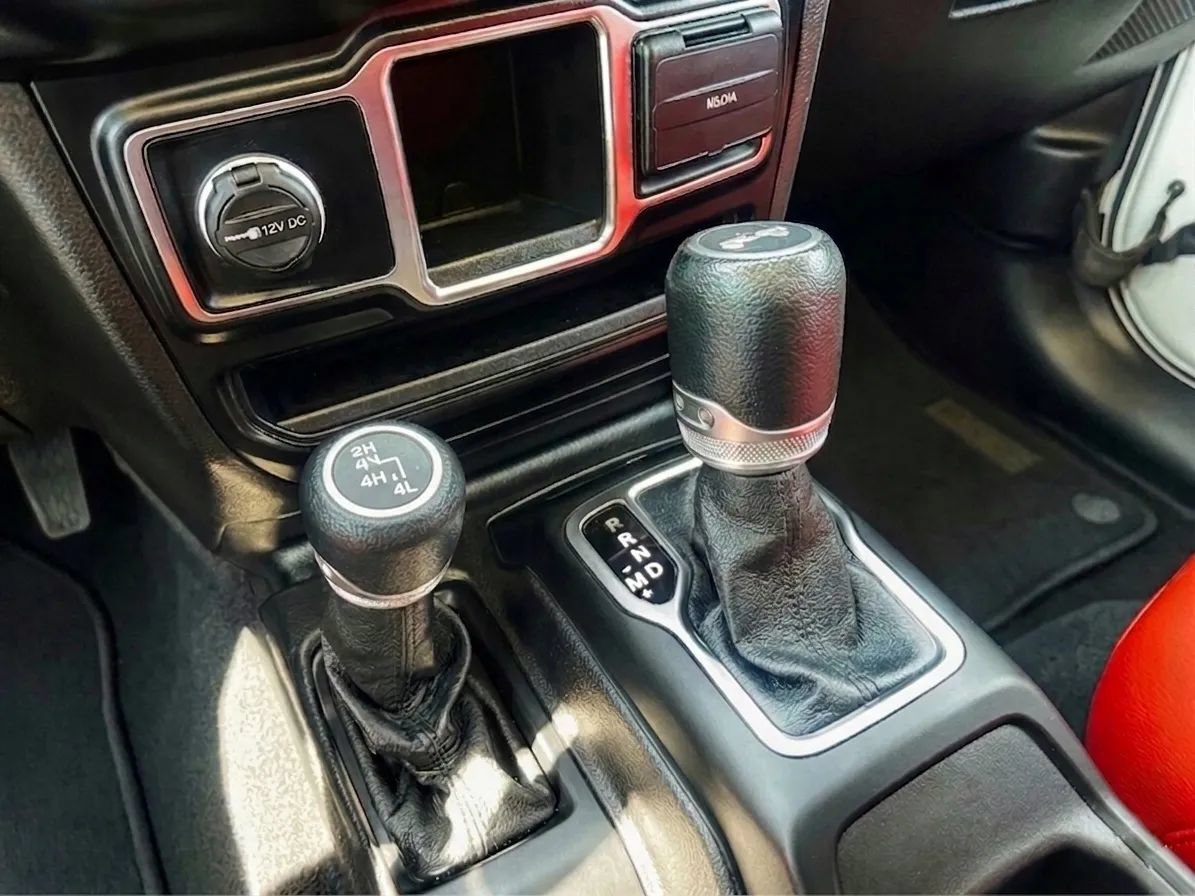 Used 2021 Jeep Wrangler Unlimited Sport AWD/4WD image 25