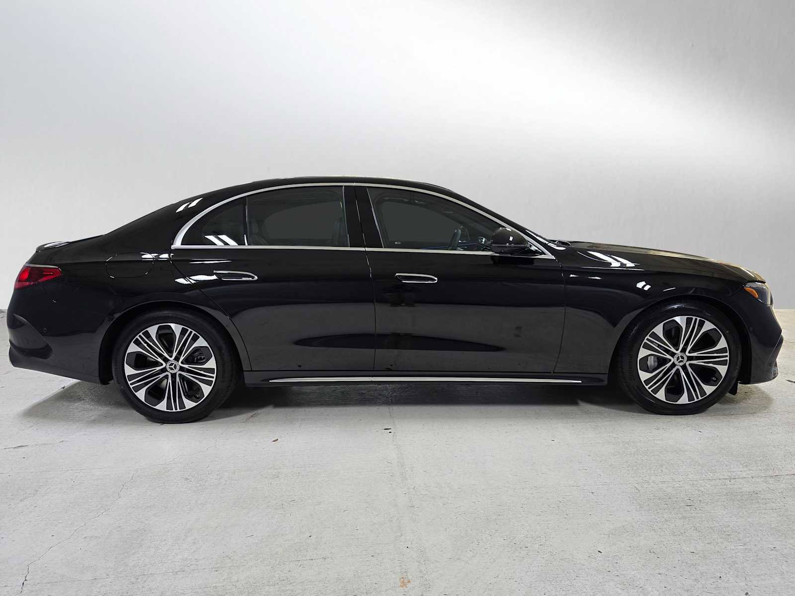 New 2026 Mercedes-Benz E 450 4MATIC Sedan image 2