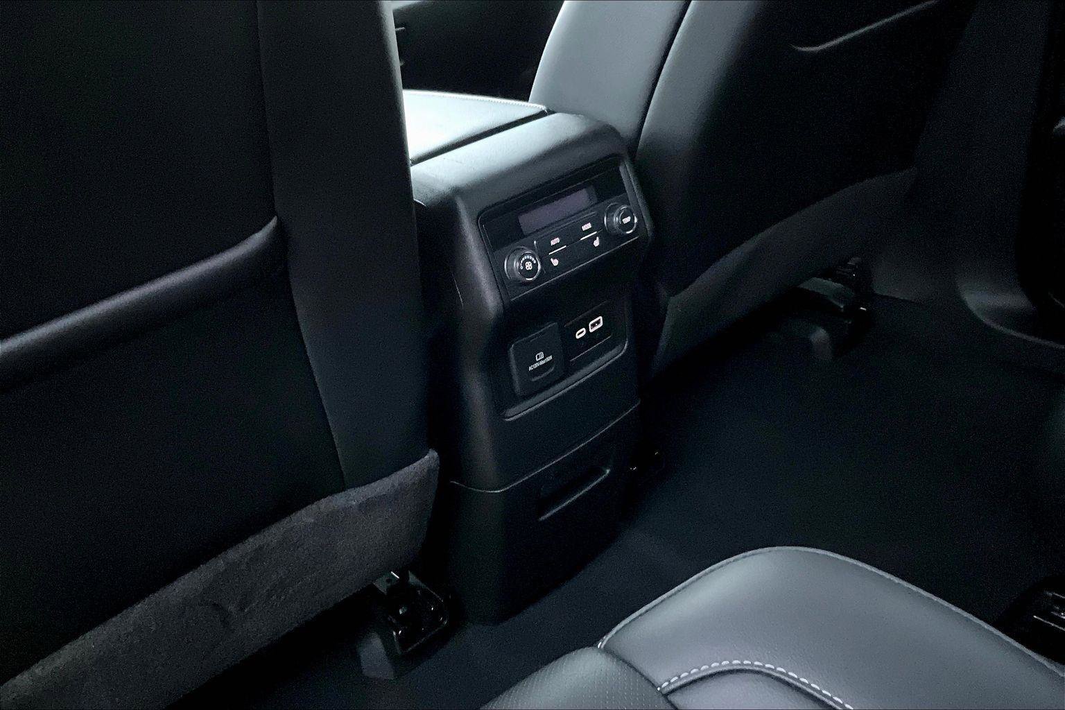 Used 2023 GMC Acadia SLT w/ Technology Package image 34