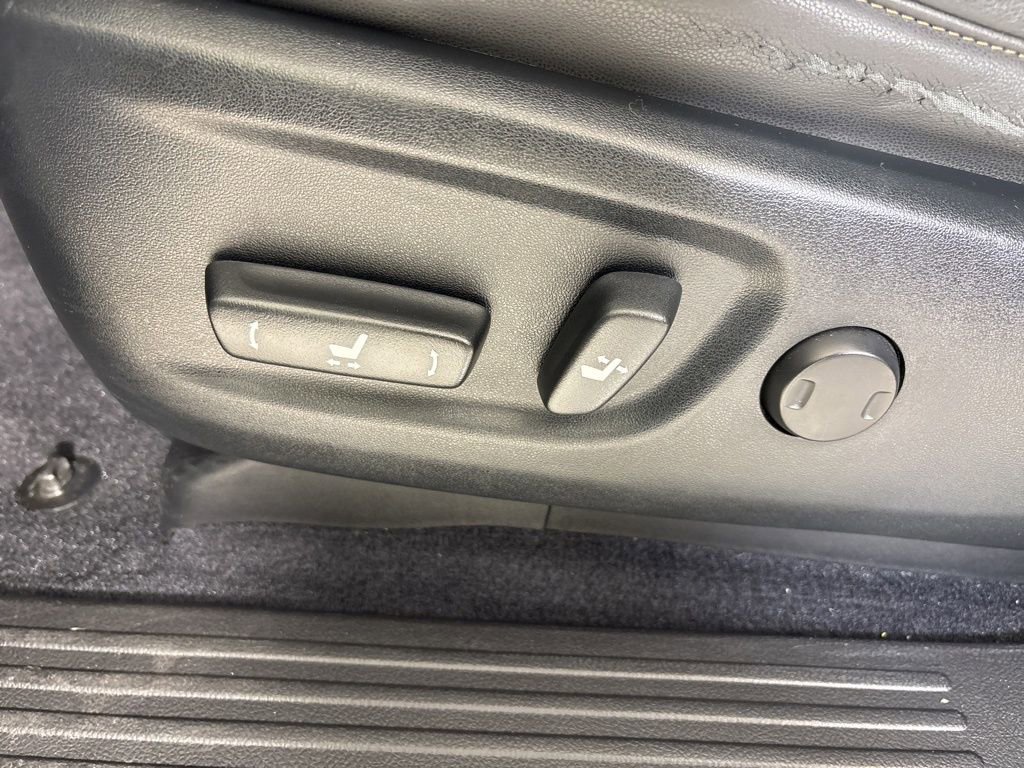 Used 2019 Lexus GX 460 w/ Navigation Package image 16