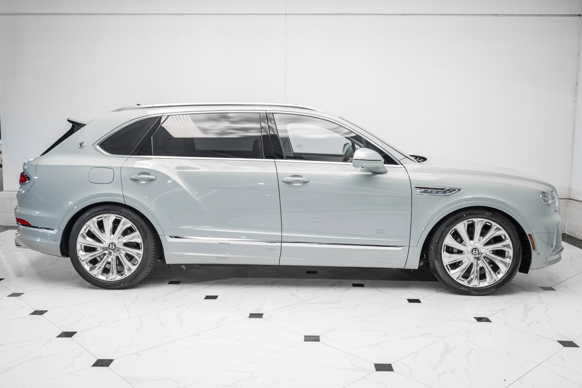 New 2025 Bentley Bentayga Extended Wheelbase image 5