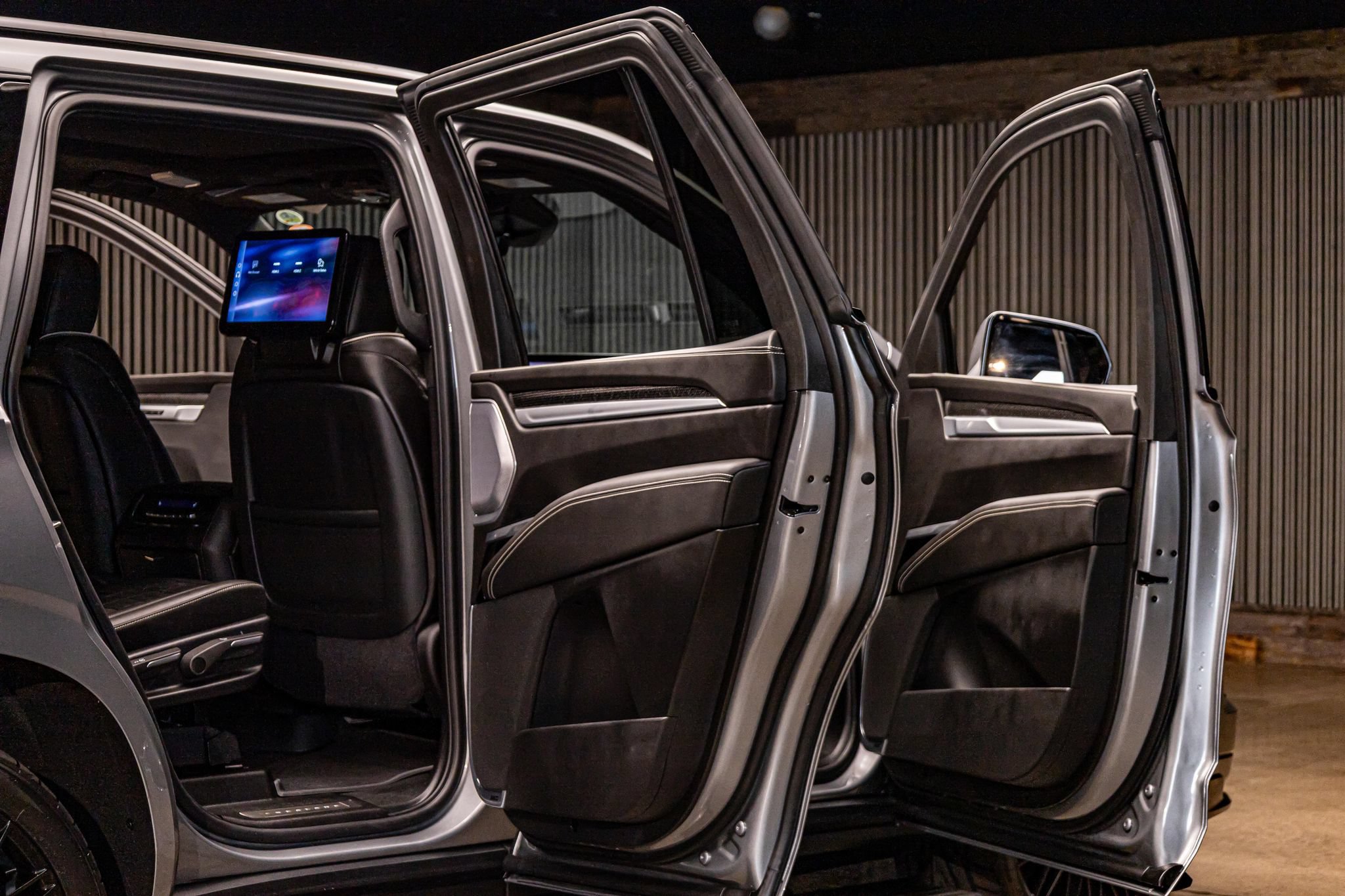 Used 2026 Cadillac Escalade V w/ LPO, ONYX Package AWD/4WD image 32