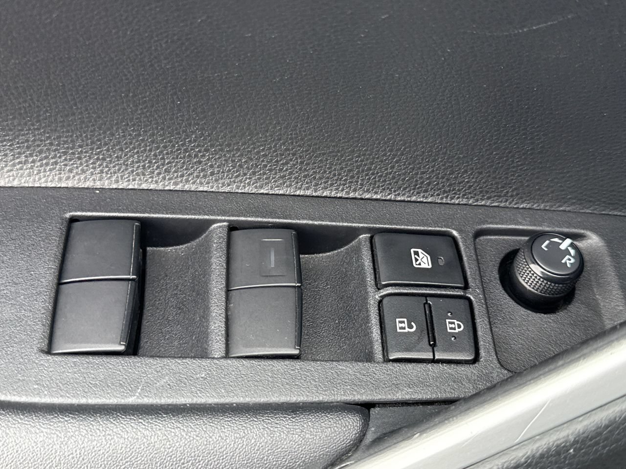Used 2023 Toyota Corolla Cross L AWD/4WD image 16