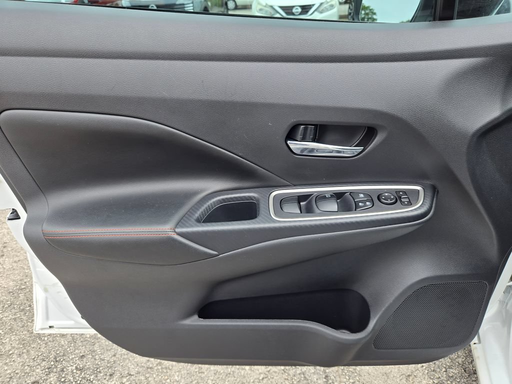 New 2025 Nissan Versa SR w/ Trunk Package FWD image 17