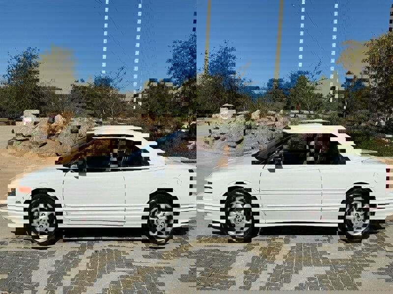 Used 1995 Oldsmobile Cutlass Supreme Convertible image 6