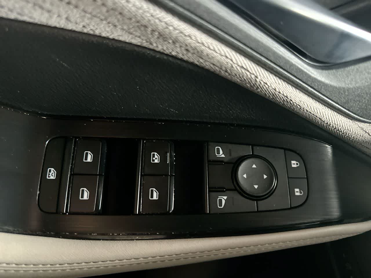 Used 2023 Nissan Rogue SV FWD image 17