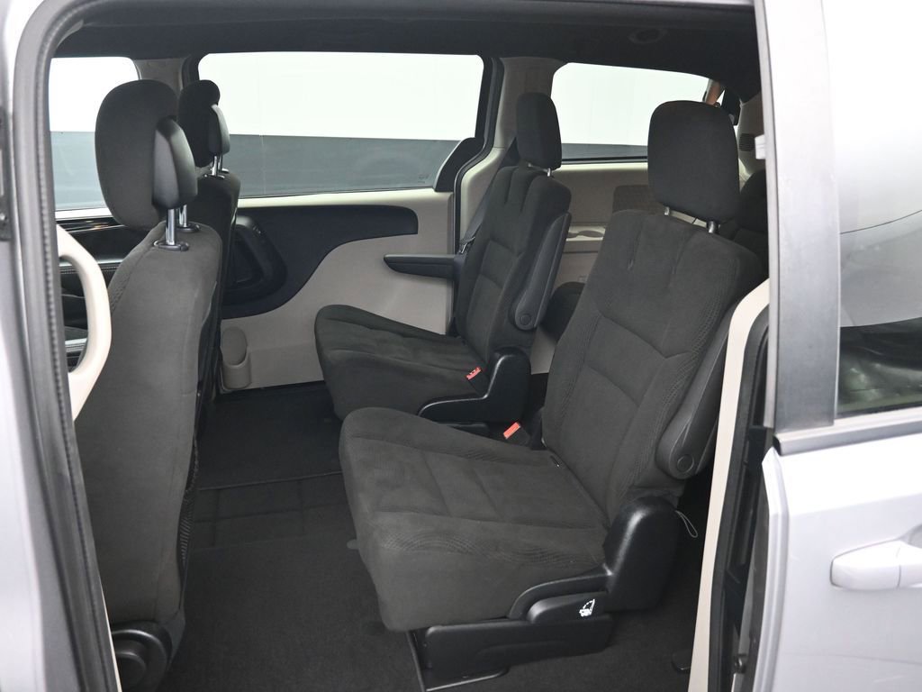 Used 2016 Dodge Grand Caravan SE image 10