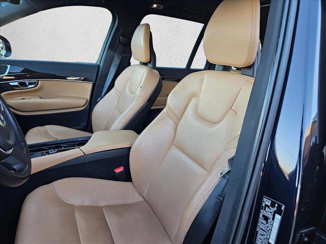 Used 2017 Volvo XC90 T6 Momentum w/ Vision Package image 19