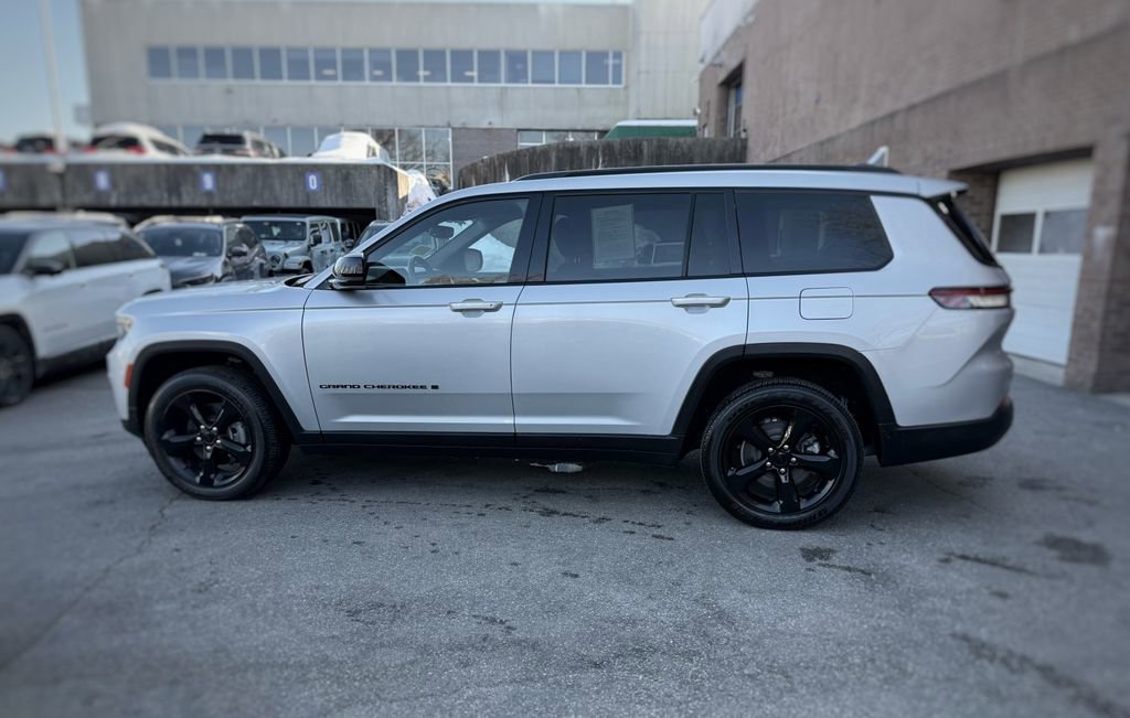 Used 2021 Jeep Grand Cherokee L Laredo image 16