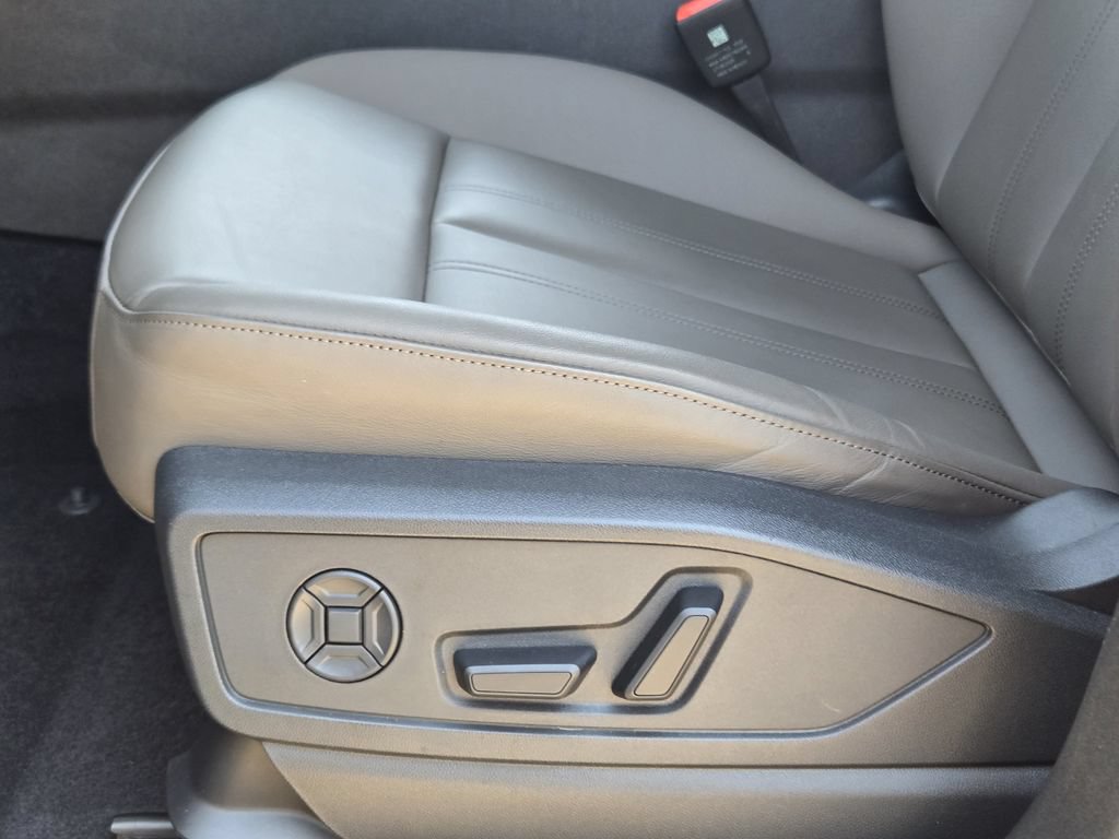 Certified 2025 Audi Q5 Premium Plus w/ Premium Plus AWD/4WD image 31
