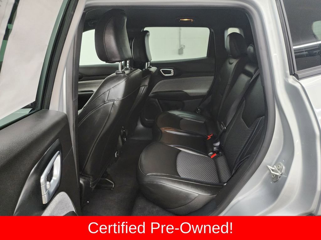 Certified 2025 Jeep Compass Latitude image 23
