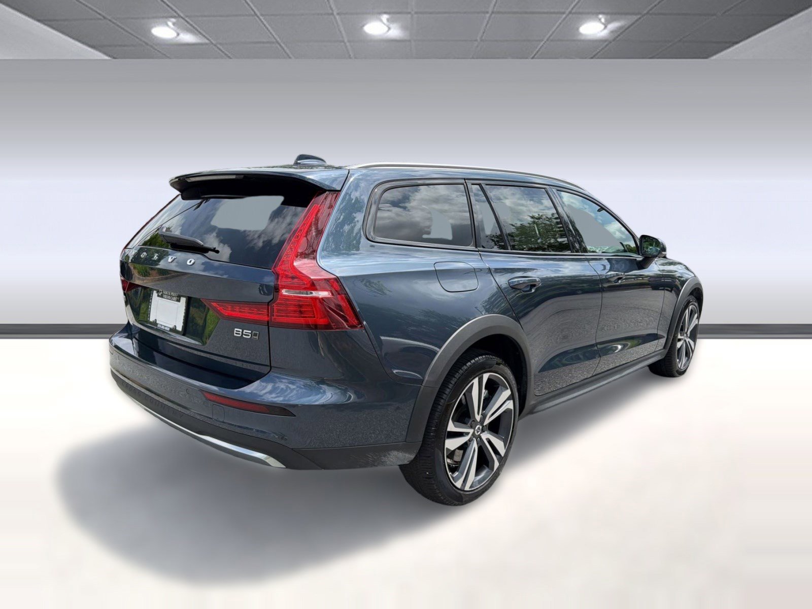 Certified 2025 Volvo V60 B5 Cross Country Plus AWD/4WD image 9