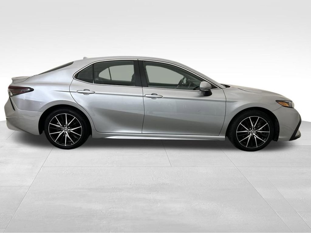 Used 2024 Toyota Camry SE FWD image 6