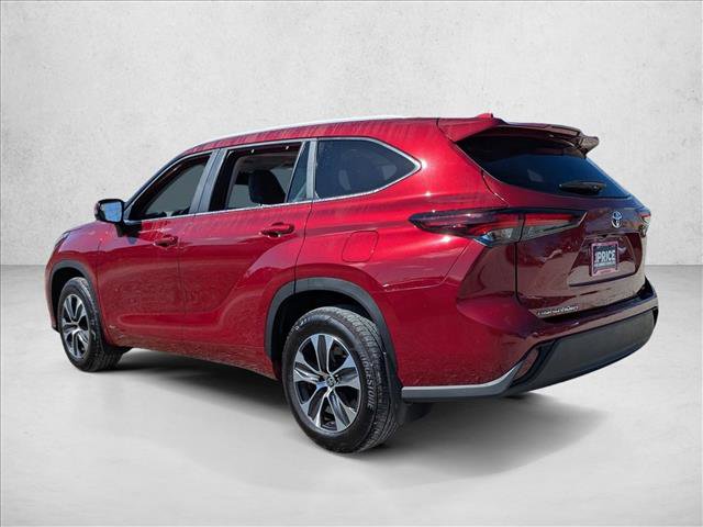 Certified 2025 Toyota Highlander XLE image 8