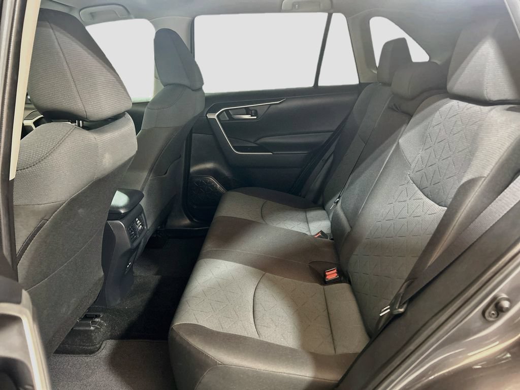 Used 2025 Toyota RAV4 XLE FWD image 21