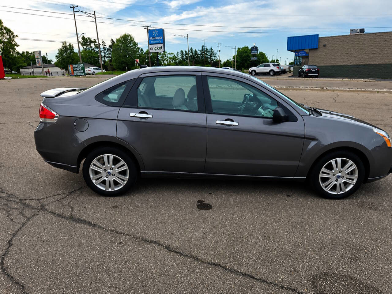 Used 2010 Ford Focus SEL FWD image 3