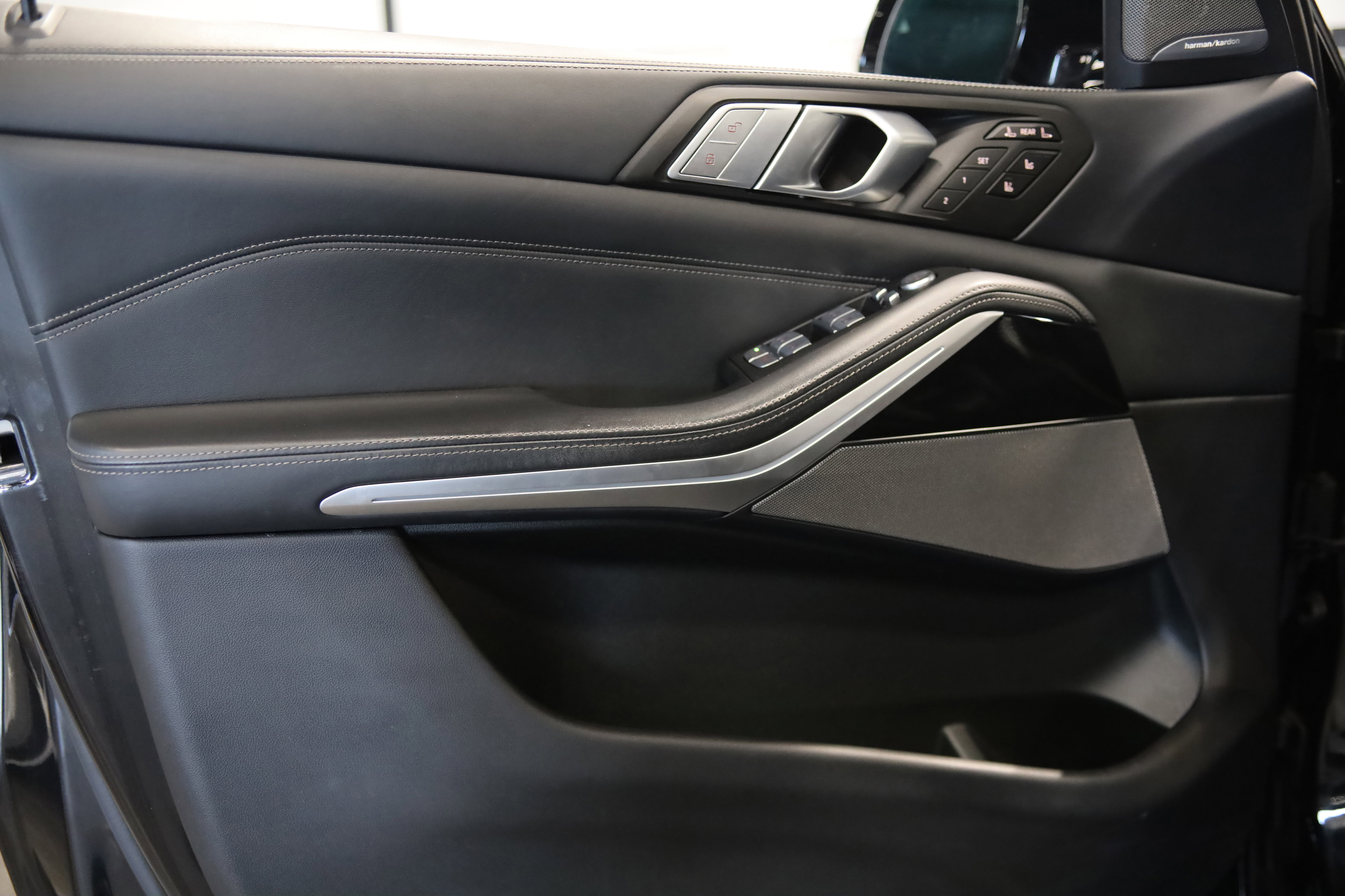 Used 2022 BMW X7 M50i w/ Dynamic Handling Package image 10