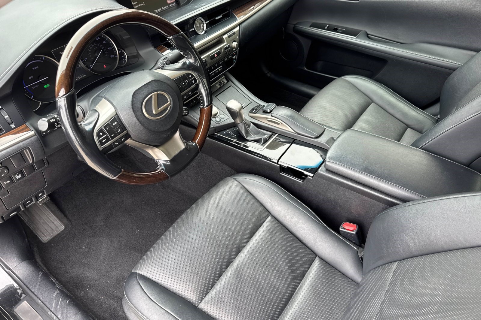 Used 2017 Lexus ES 300h w/ Navigation System Package FWD image 4