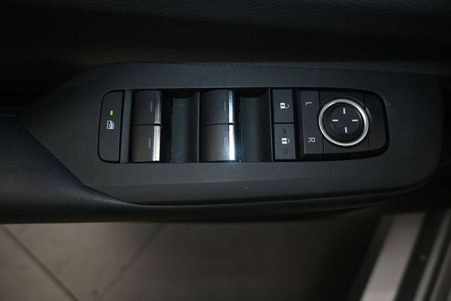 Used 2023 Toyota Prius XLE FWD image 12