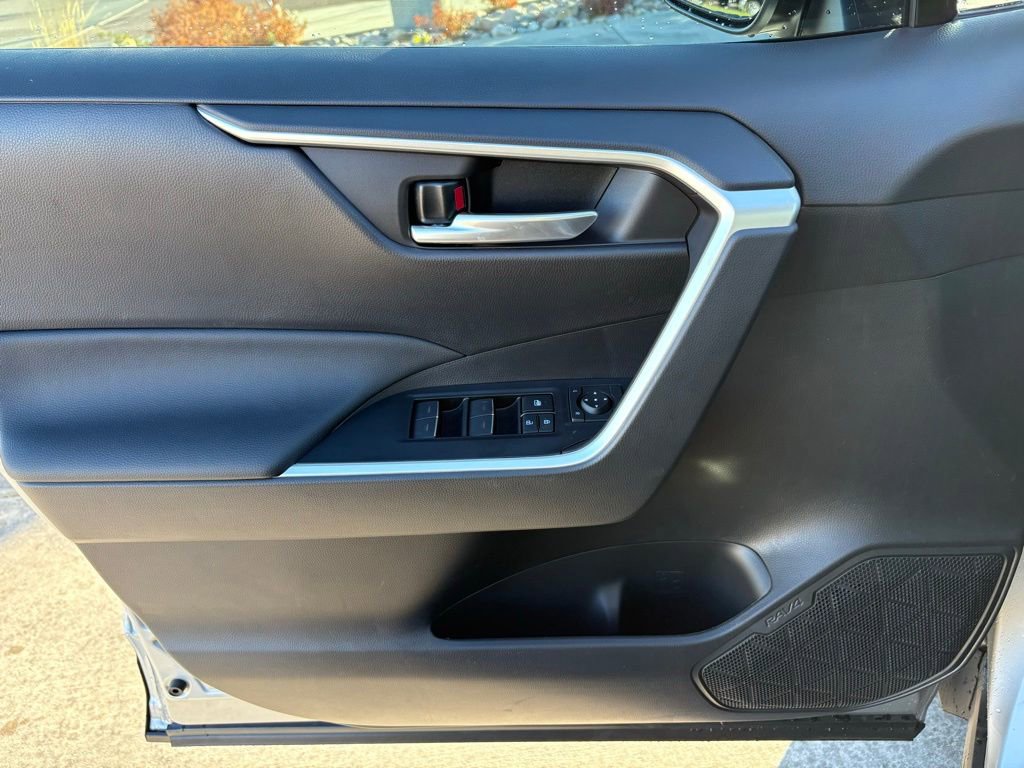 Used 2025 Toyota RAV4 XLE w/ Convenience Package image 10