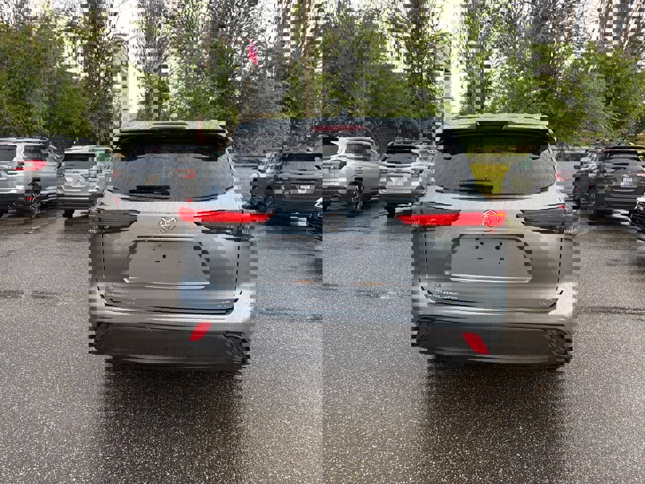 Used 2021 Toyota Highlander XLE FWD image 4