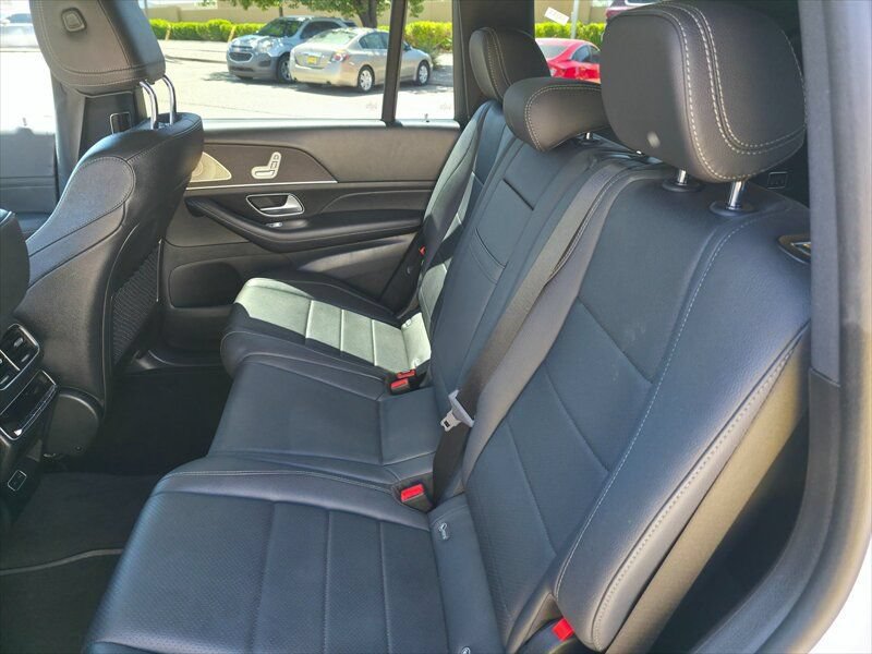 Used 2025 Mercedes-Benz GLS 450 4MATIC image 18