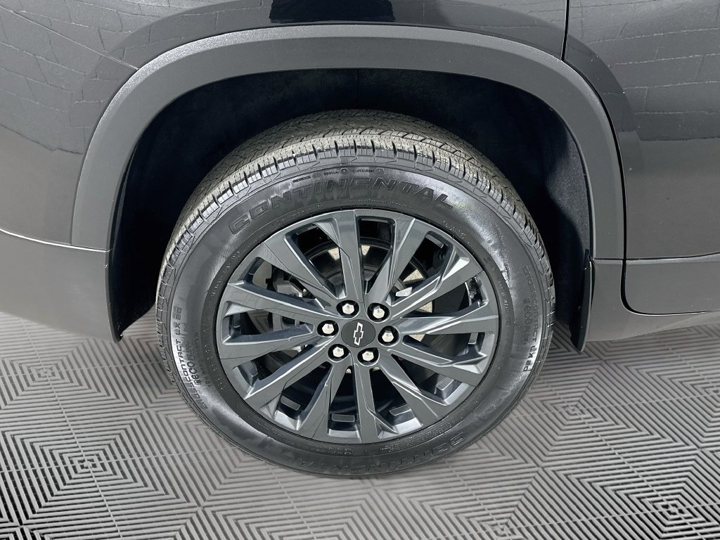 Used 2022 Chevrolet Traverse LT FWD image 30