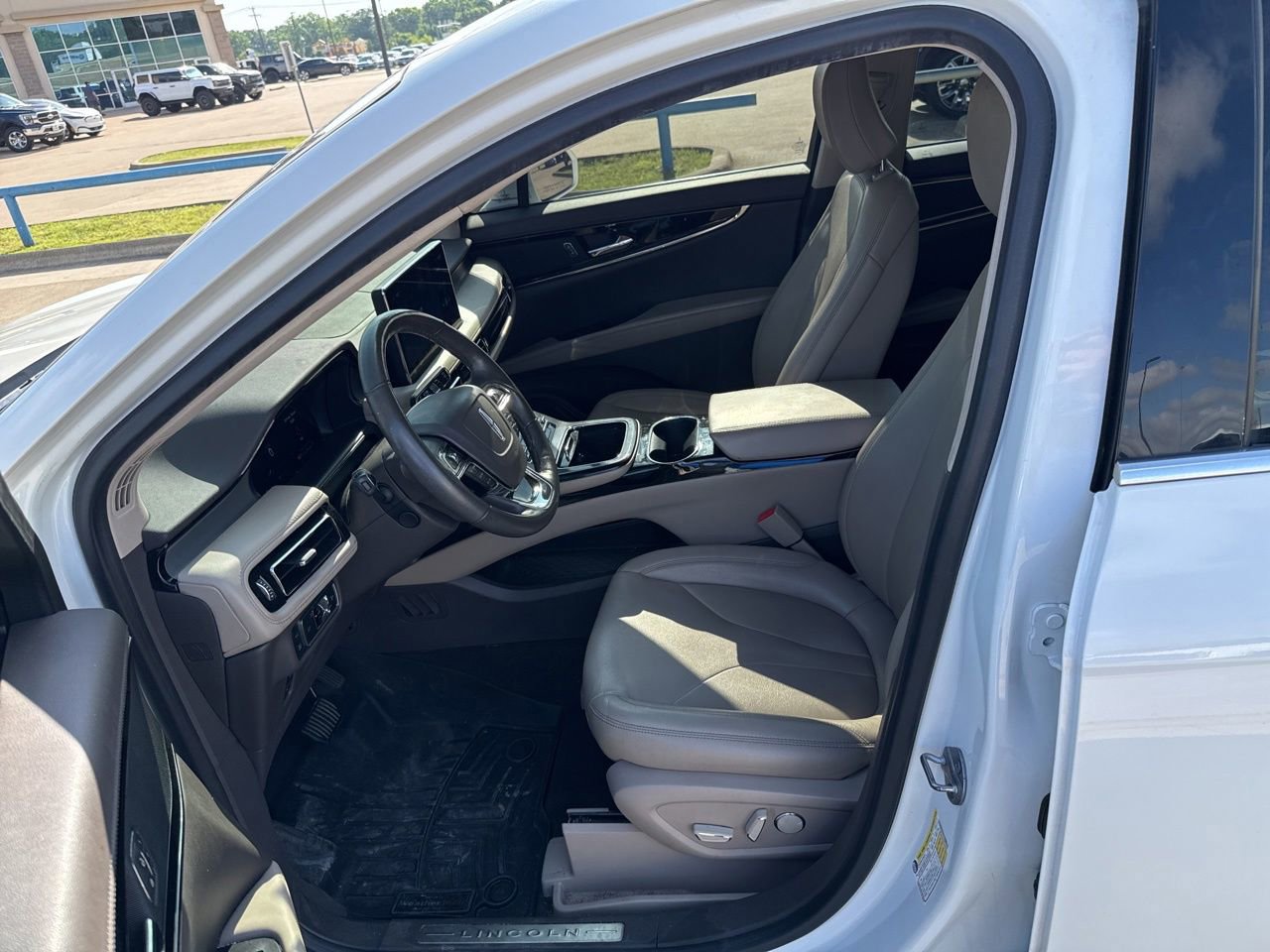 Used 2022 Lincoln Nautilus FWD w/ Premium Package image 19