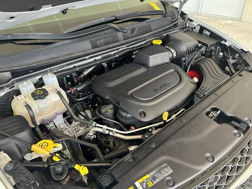 Used 2024 Chrysler Pacifica Touring-L FWD image 11