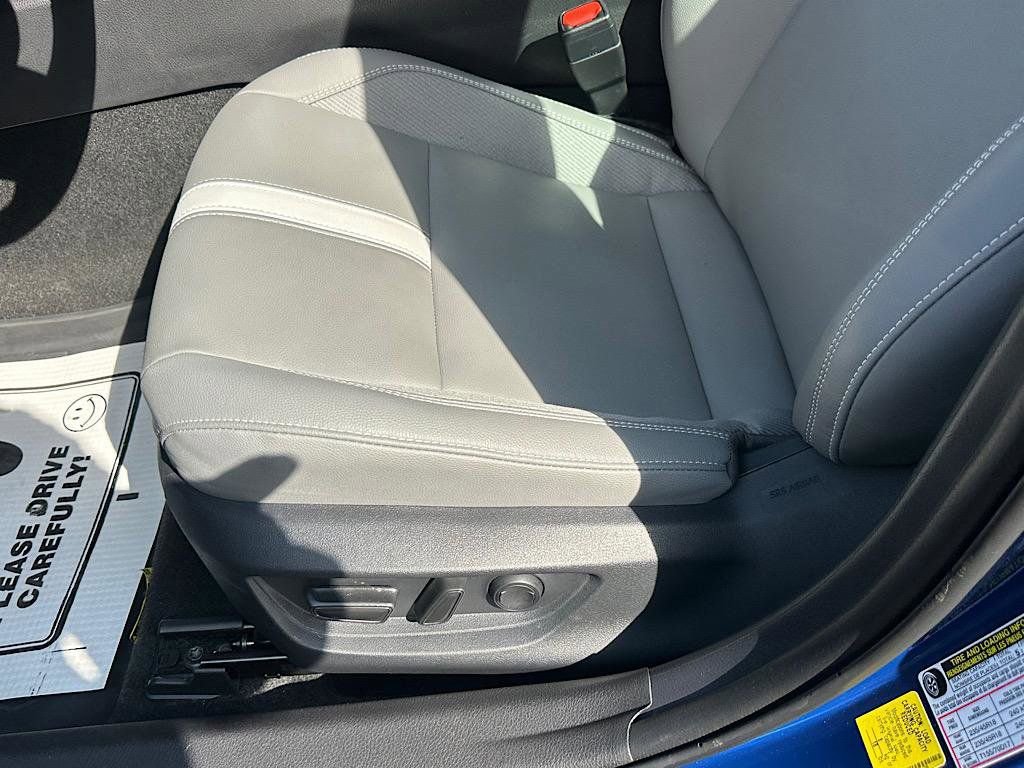 Certified 2025 Toyota Camry SE w/ Convenience Package image 13