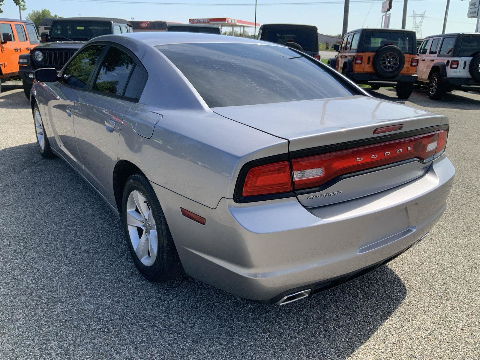 Used 2014 Dodge Charger SE RWD image 8