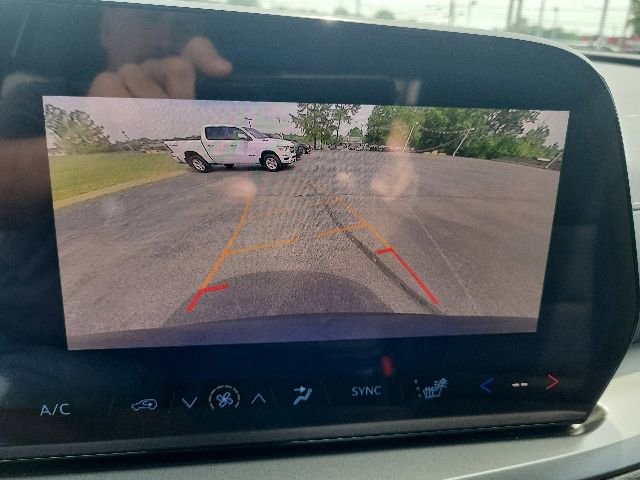 New 2026 Chevrolet Traverse LT w/ Midnight/Sport Edition FWD image 32