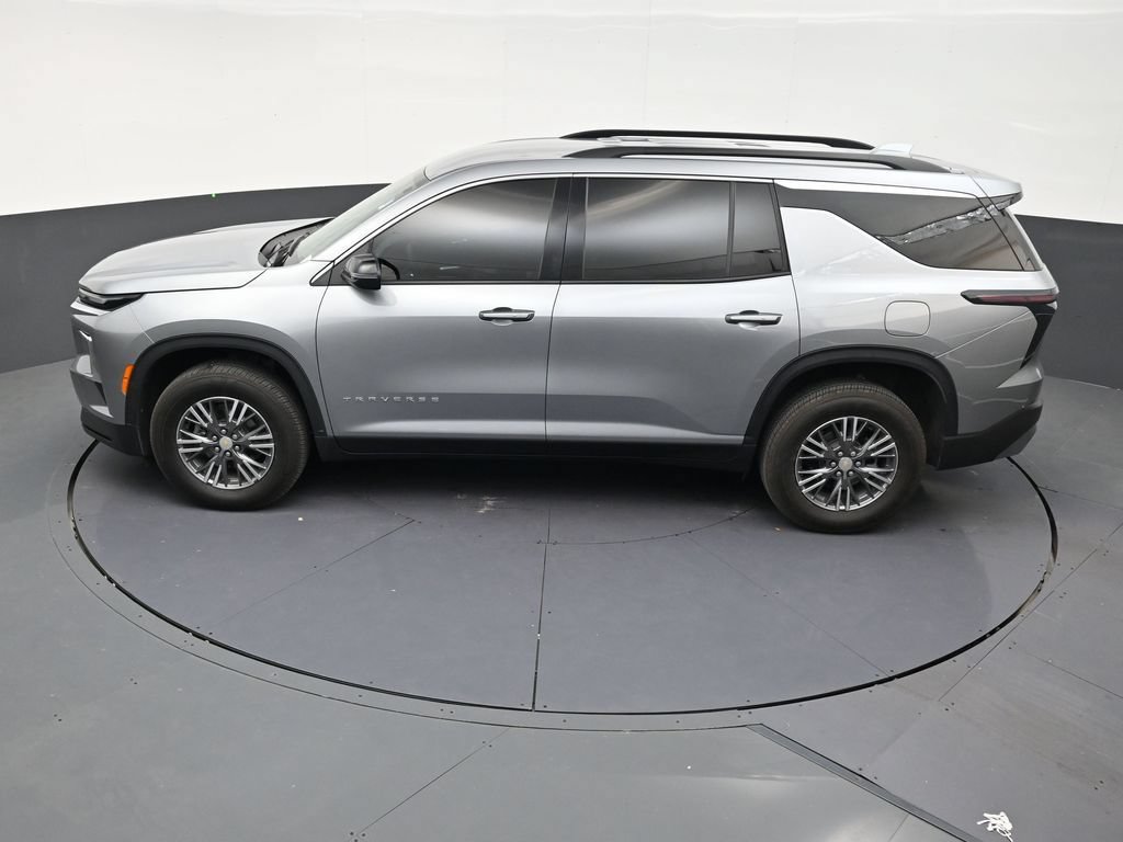 Used 2026 Chevrolet Traverse LT FWD image 11