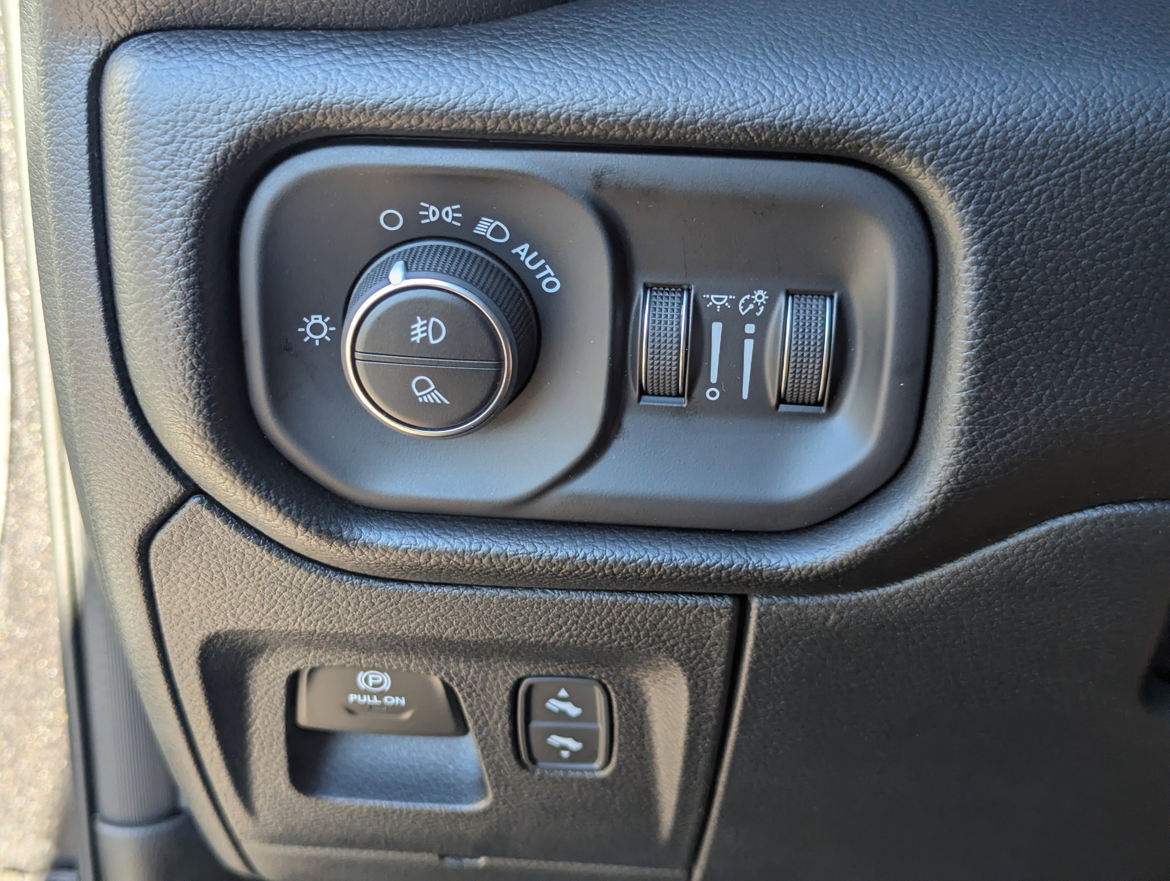 Used 2025 RAM 1500 Laramie w/ Sport Appearance Package image 29