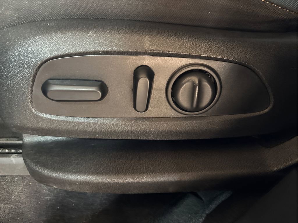 Used 2021 Chevrolet Traverse LT image 37