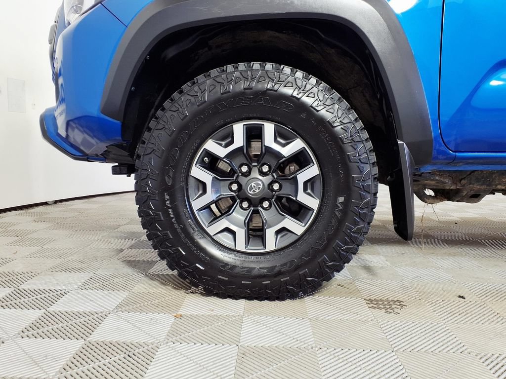 Used 2017 Toyota Tacoma SR AWD/4WD image 8