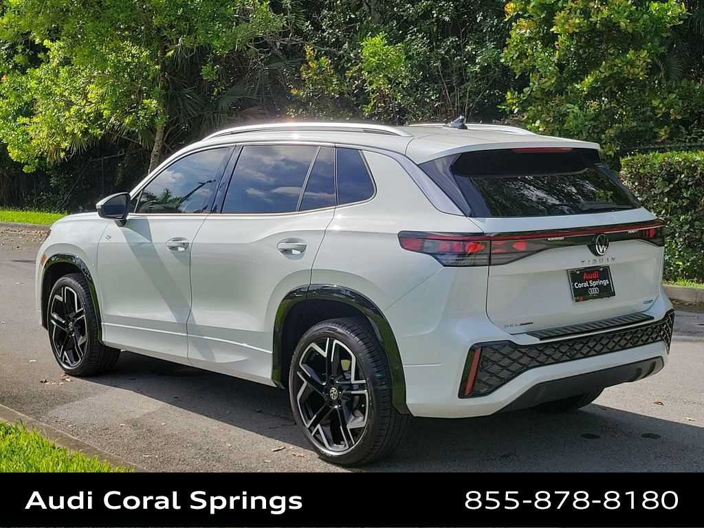 Used 2026 Volkswagen Tiguan SEL R-Line AWD/4WD image 12