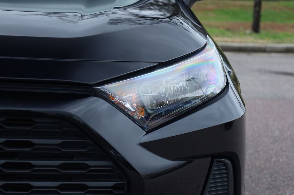 Used 2021 Toyota RAV4 LE image 18