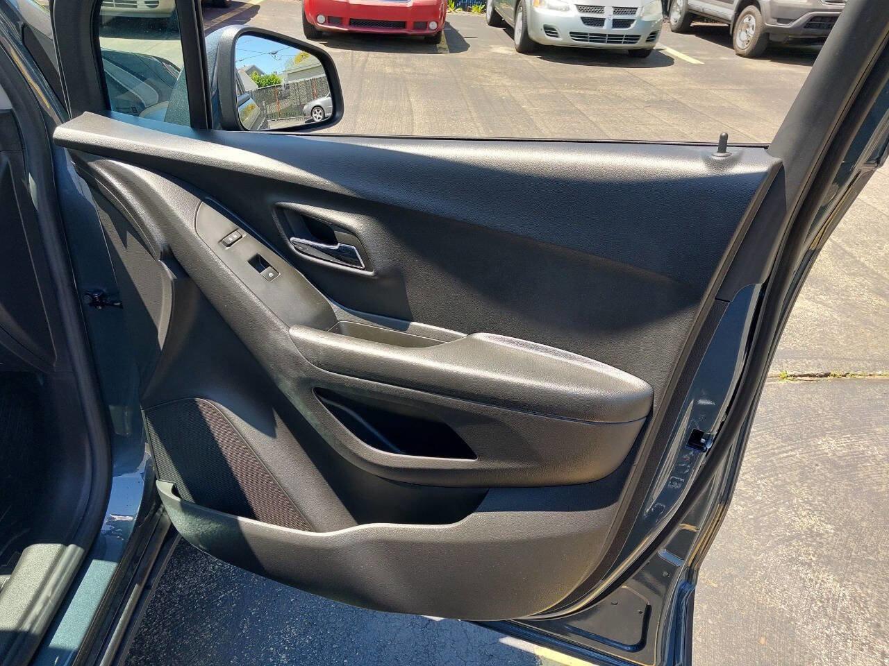 Used 2022 Chevrolet Trax LS w/ Tint and Cruise Package image 10