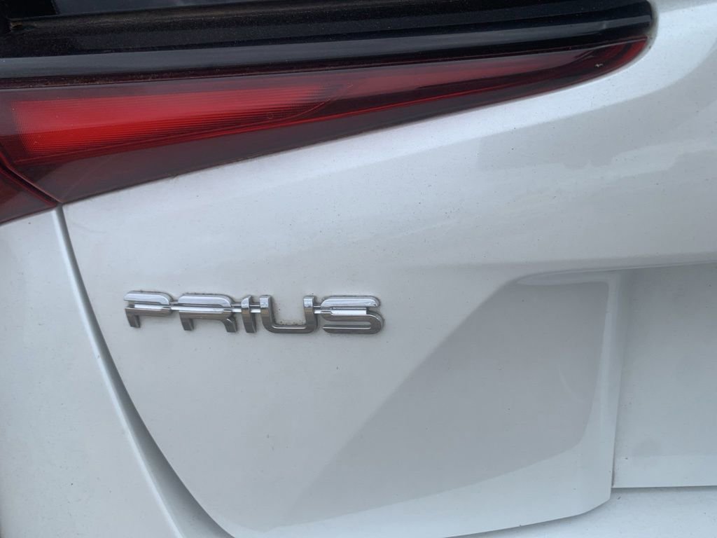 Used 2021 Toyota Prius L Eco FWD image 15