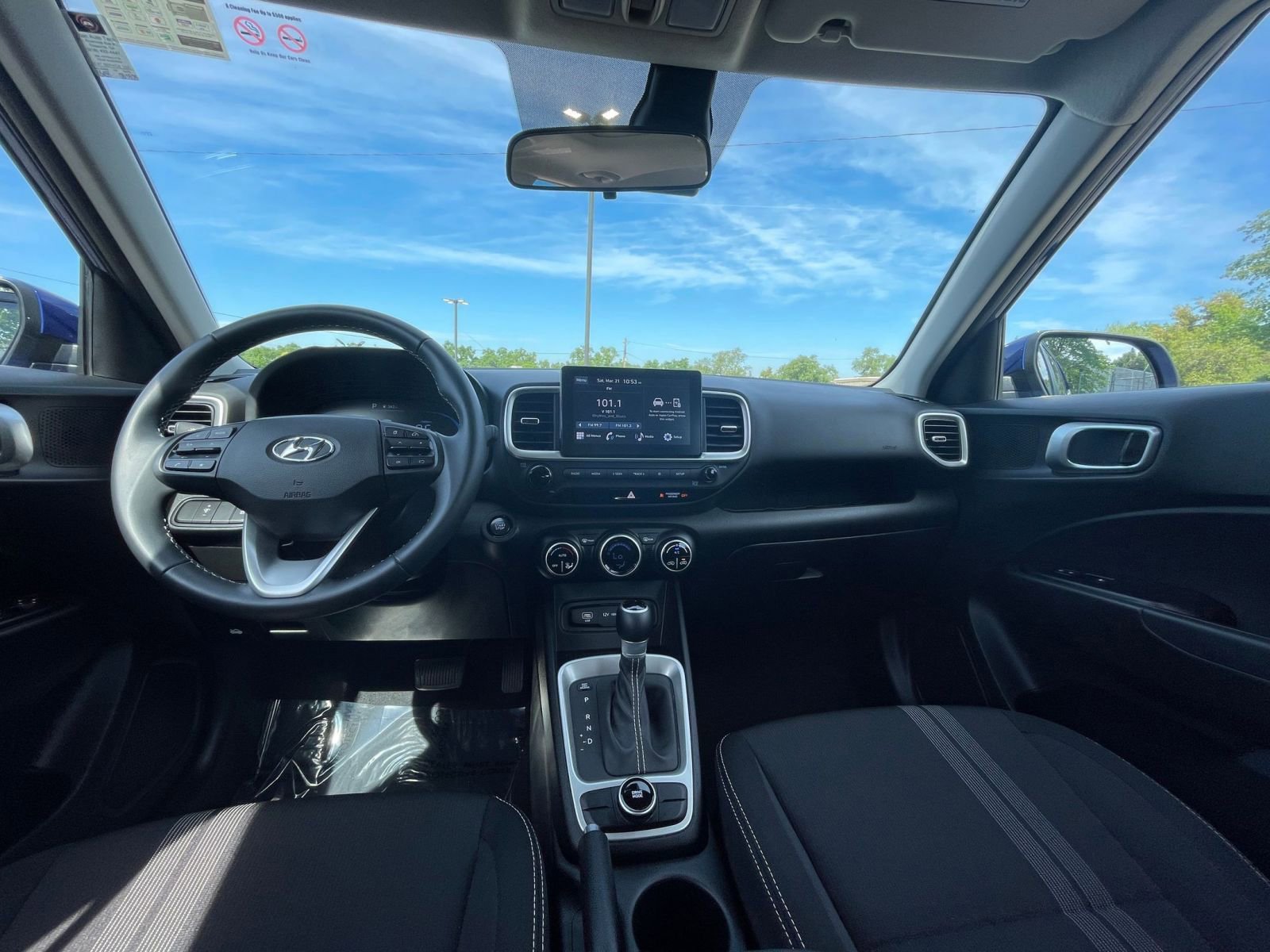 Used 2025 Hyundai Venue SEL image 33