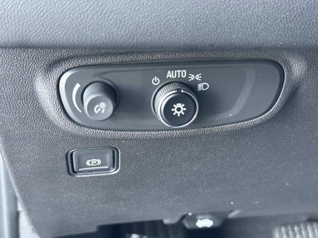 Used 2023 GMC Terrain SLE FWD image 10