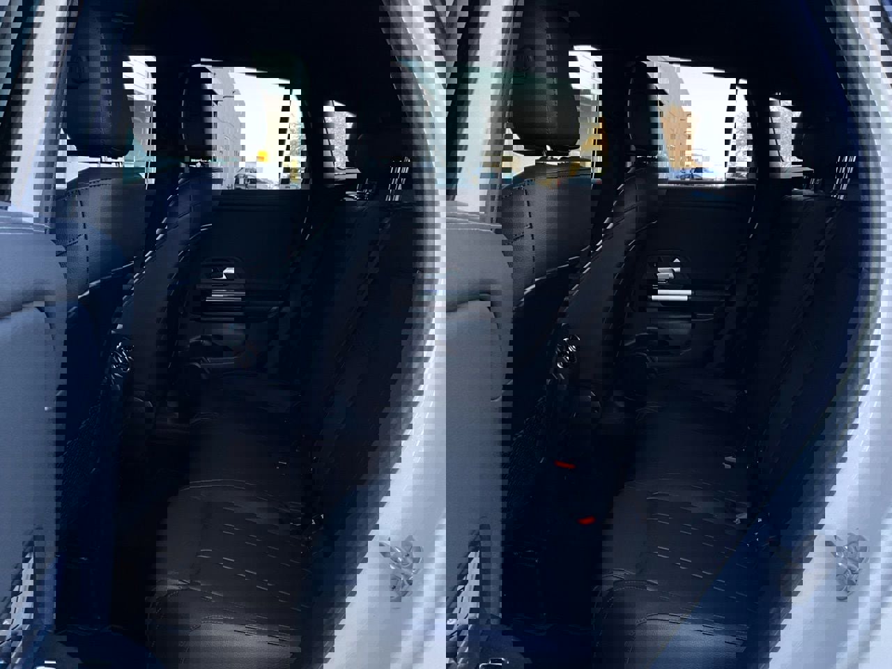 Used 2025 Mercedes-Benz GLA 250 4MATIC image 12