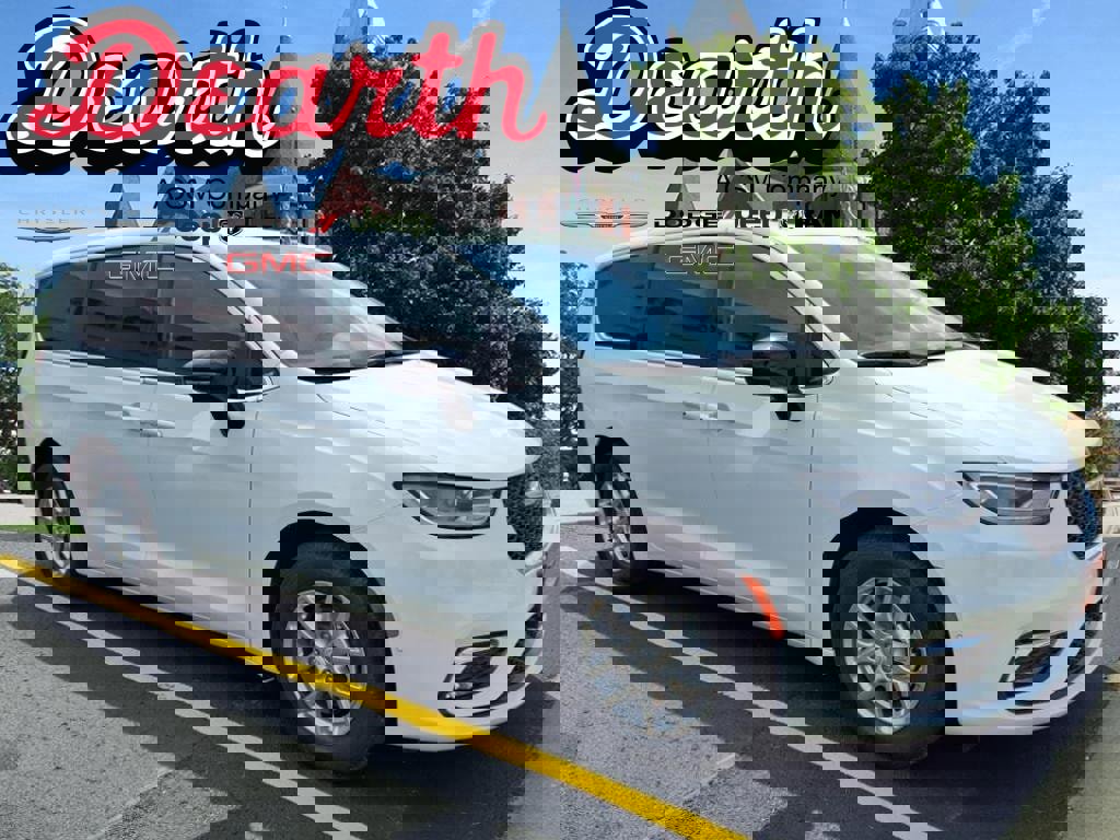 New 2025 Chrysler Pacifica Select