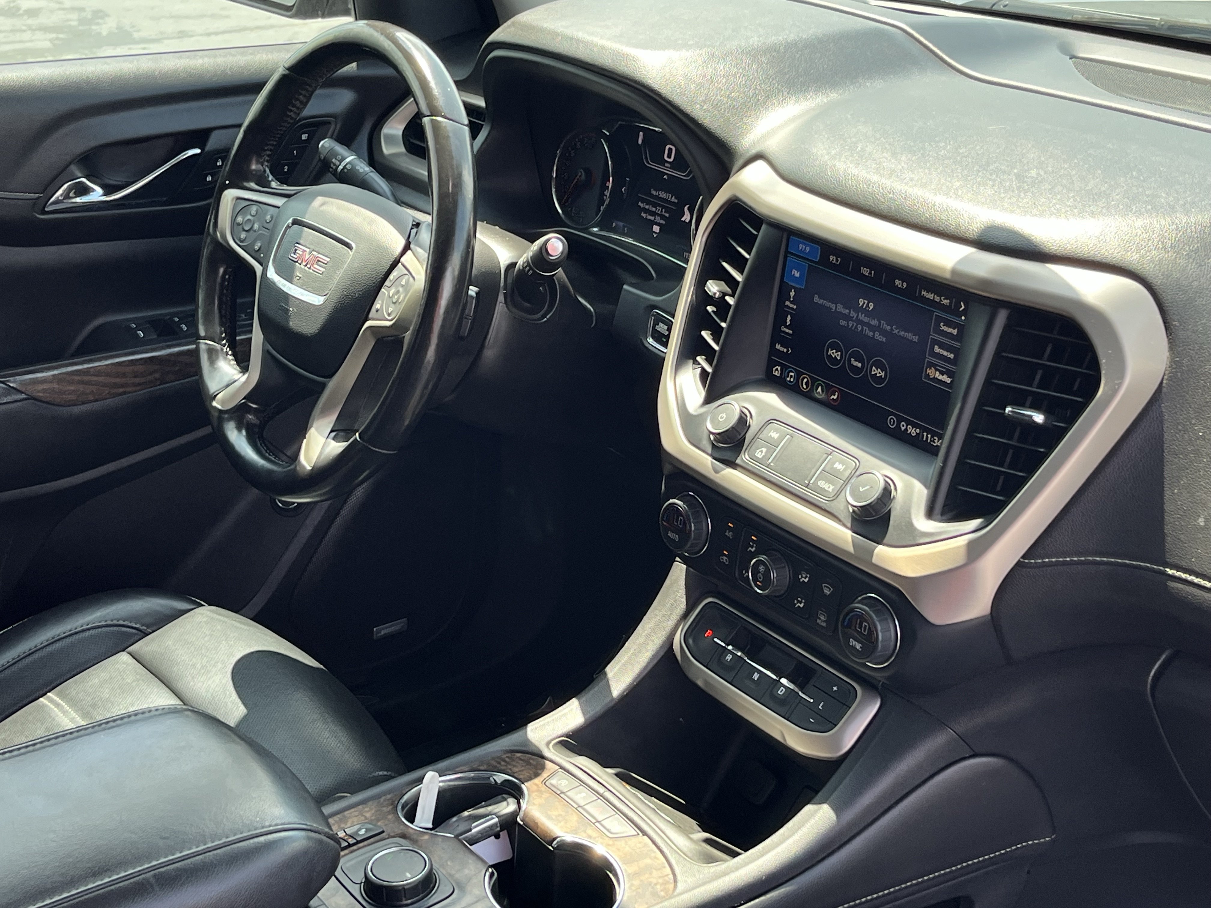 Used 2020 GMC Acadia Denali w/ Technology Package FWD image 17