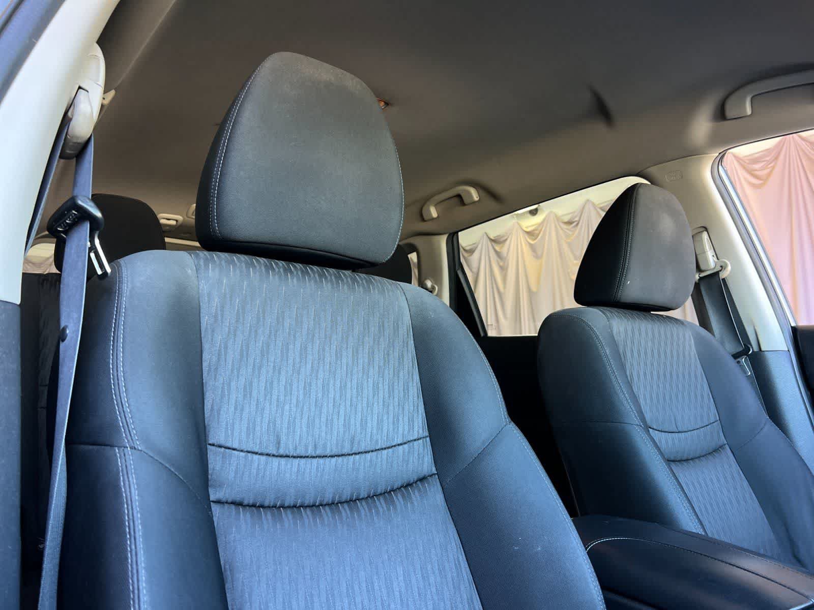 Used 2017 Nissan Rogue SV FWD image 17