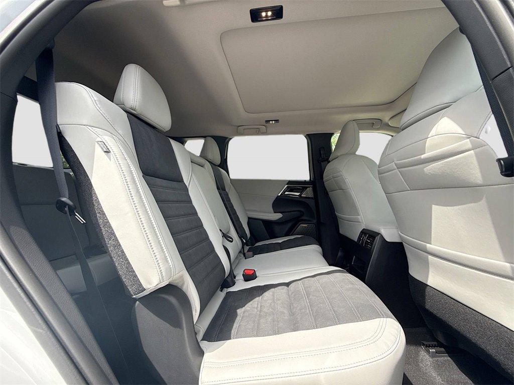 New 2025 Mitsubishi Outlander SE image 30