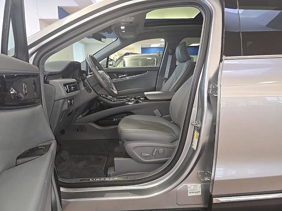 Used 2022 Lincoln Nautilus Reserve w/ Equipment Group 201A image 11