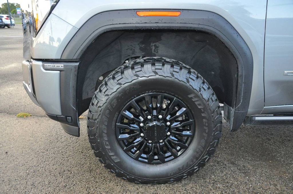 Used 2024 GMC Sierra 2500 Denali w/ Denali Reserve Package image 9