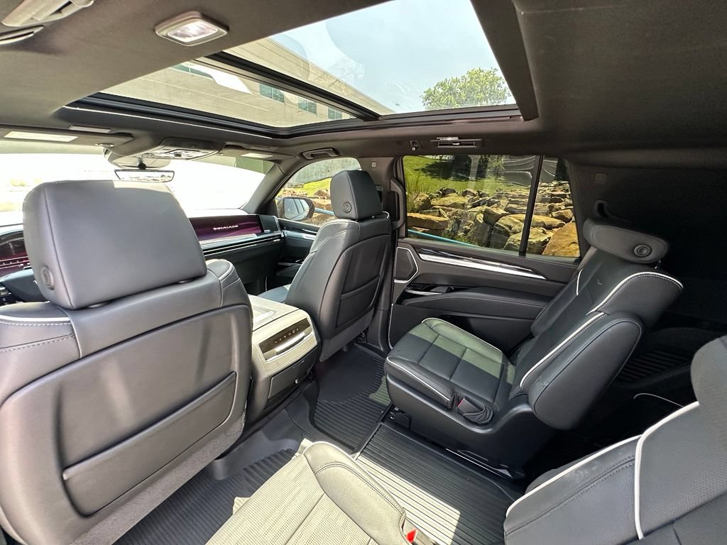 Used 2025 Cadillac Escalade Sport RWD image 14